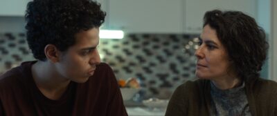 Ismail Can Metin als Burak mit Beren Tuna als Emine